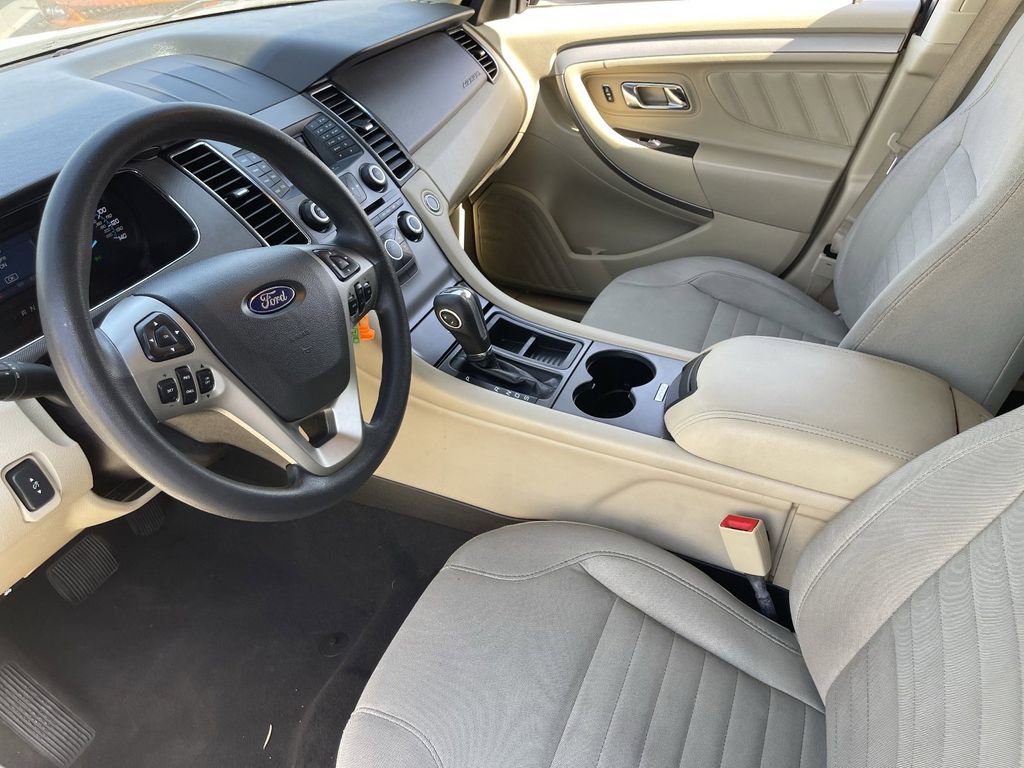 Used 2019 Ford Taurus SE image 17