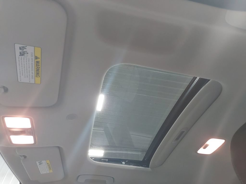 Certified 2024 Hyundai Venue SEL FWD image 29
