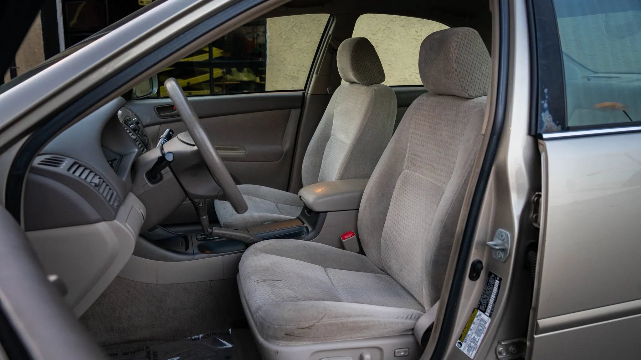 Used 2004 Toyota Camry LE w/ Fleet Convenience Pkg FWD image 2