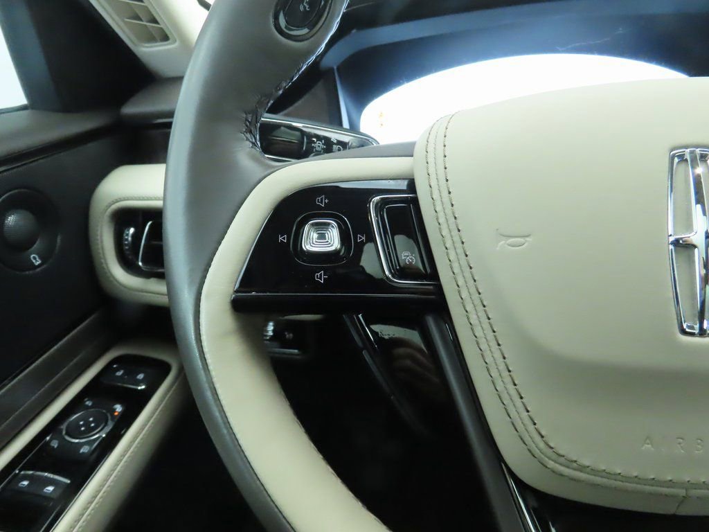 Used 2022 Lincoln Aviator Reserve w/ Equipment Group 201A image 11