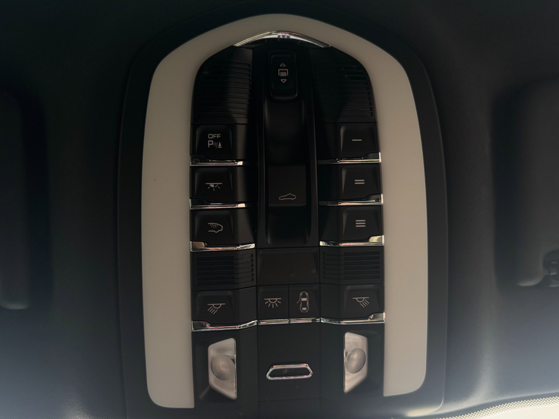 Used 2024 Porsche Macan image 33