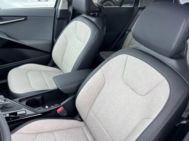 New 2025 Kia Niro SX Touring image 13