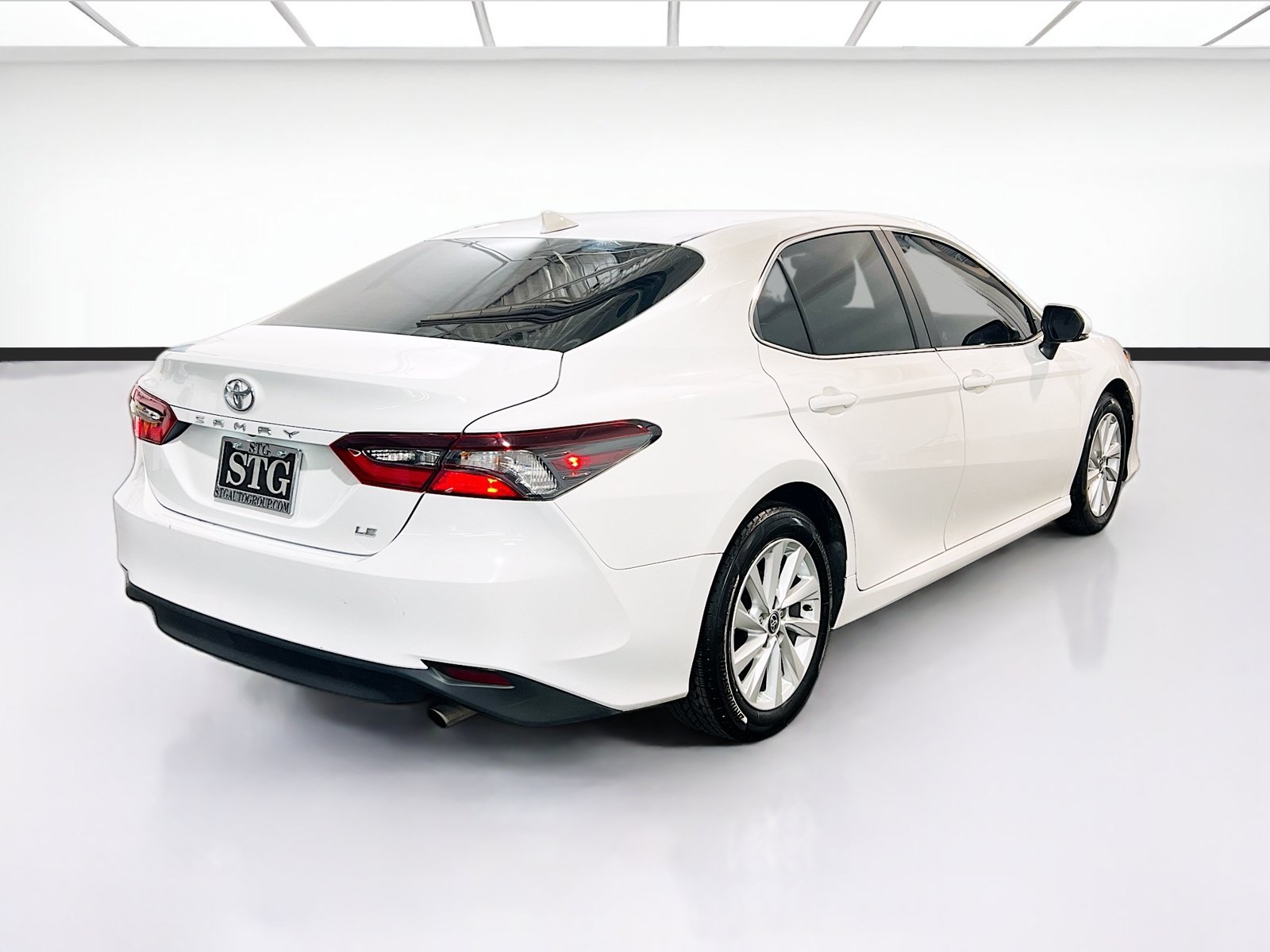 Used 2024 Toyota Camry LE FWD image 4
