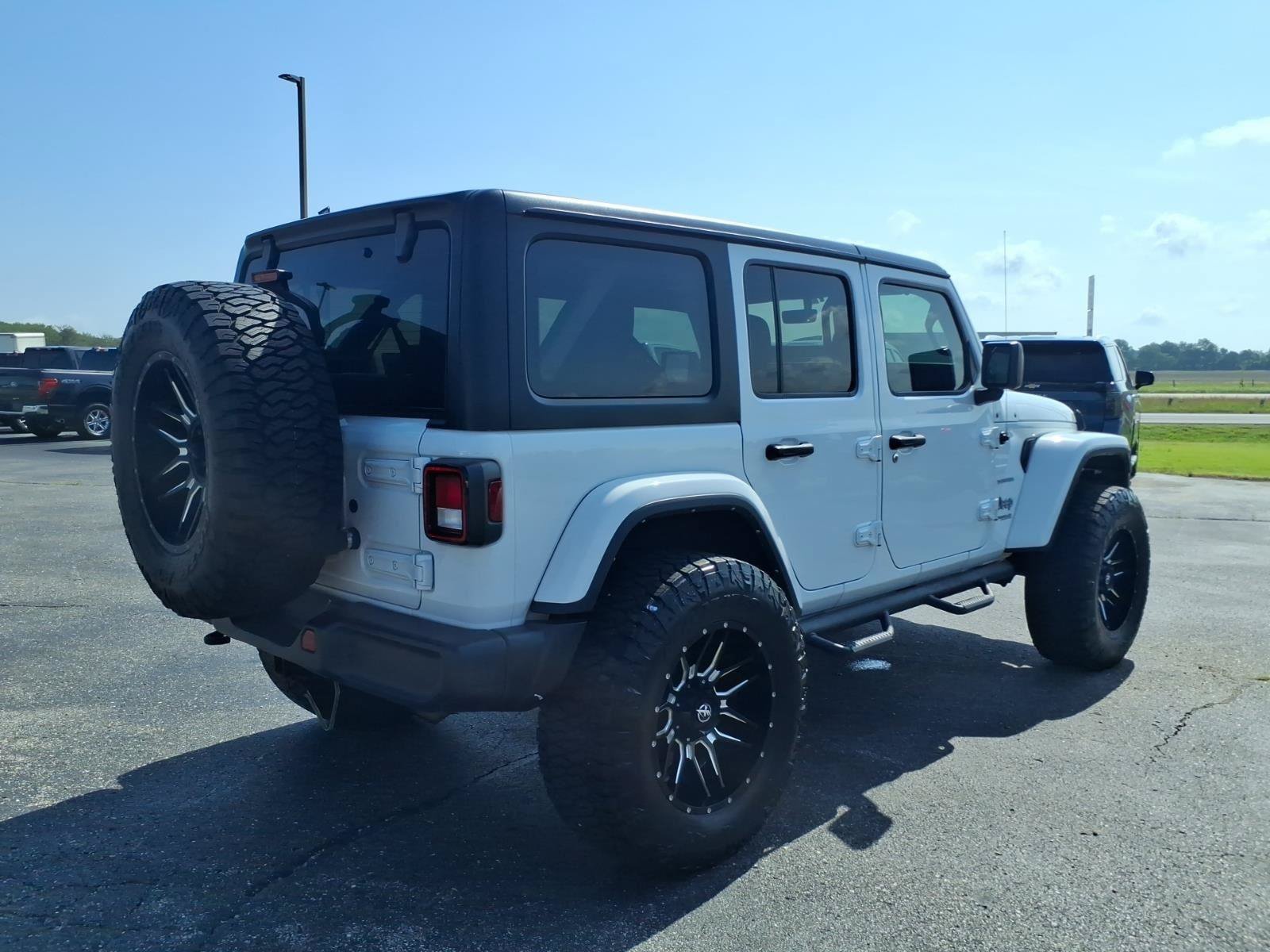 Used 2021 Jeep Wrangler Unlimited Sahara w/ Uconnect 4C Nav & Sound Group AWD/4WD image 5