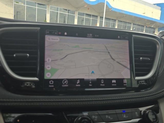 Used 2021 Chrysler Pacifica Touring-L FWD image 14