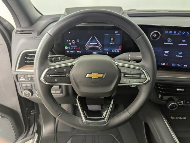Used 2025 Chevrolet Suburban High Country AWD/4WD image 17