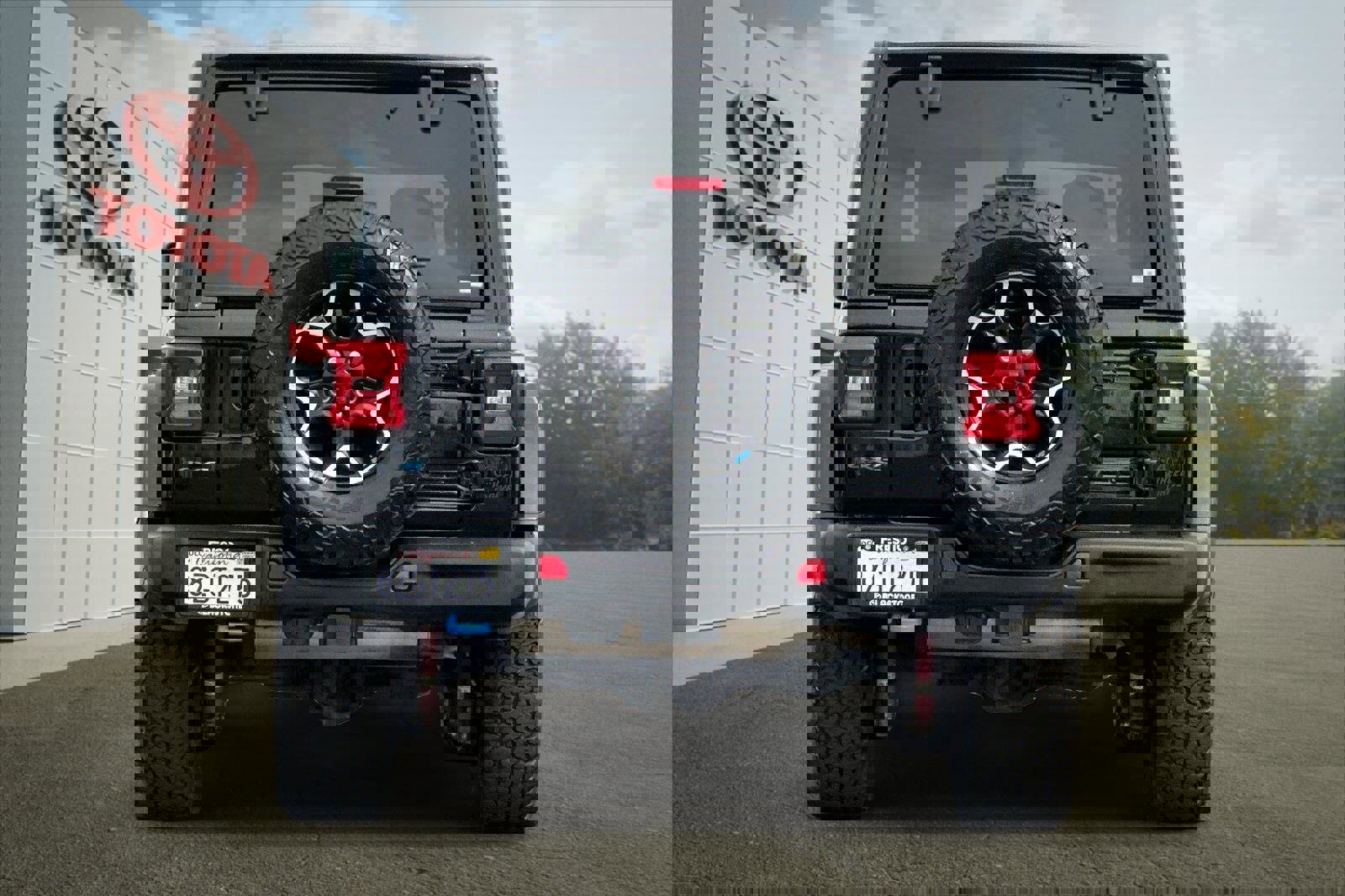 Used 2021 Jeep Wrangler Unlimited Rubicon 4xe w/ Steel Bumper Group image 4