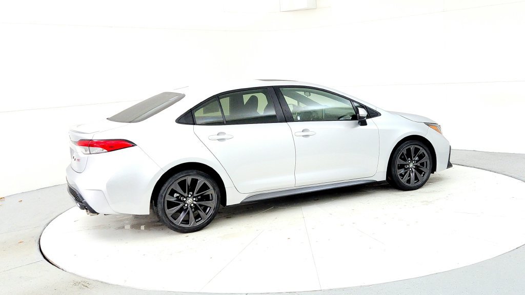 Certified 2022 Toyota Corolla SE w/ SE Premium Package FWD image 6