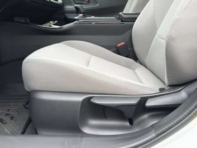Used 2025 Toyota Prius LE FWD image 19