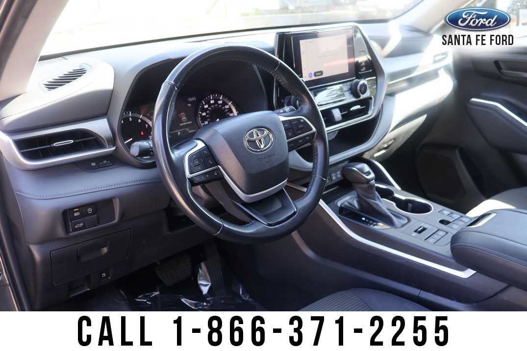 Used 2023 Toyota Highlander LE AWD/4WD image 14