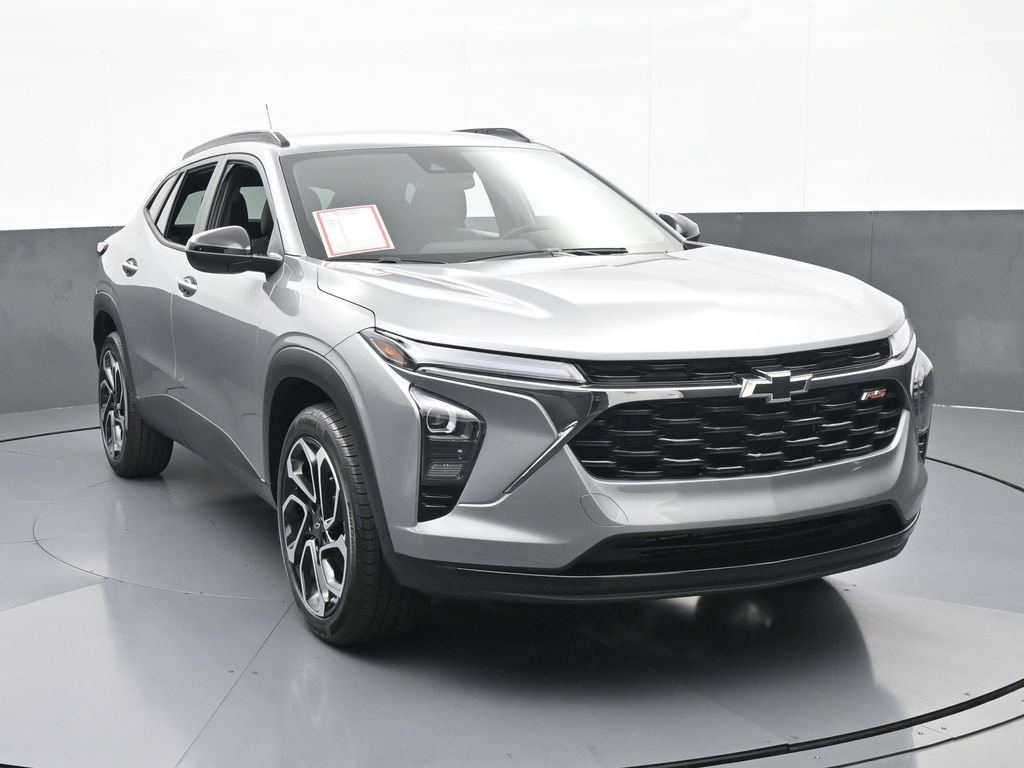 Used 2025 Chevrolet Trax RS w/ Driver Confidence Package image 9