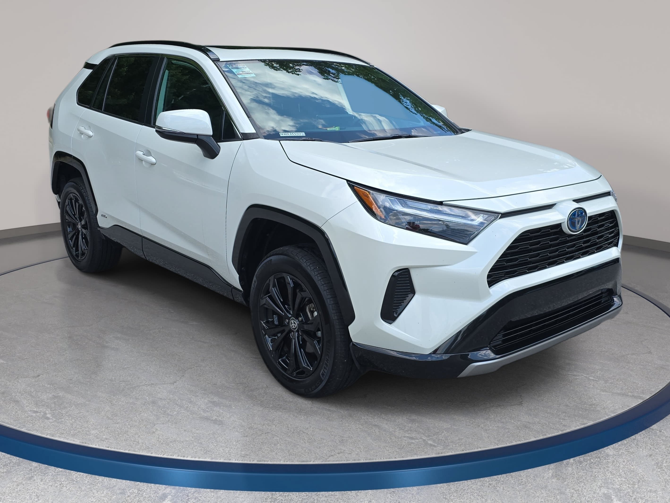 Used 2022 Toyota RAV4 SE w/ Convenience Package AWD/4WD image 3