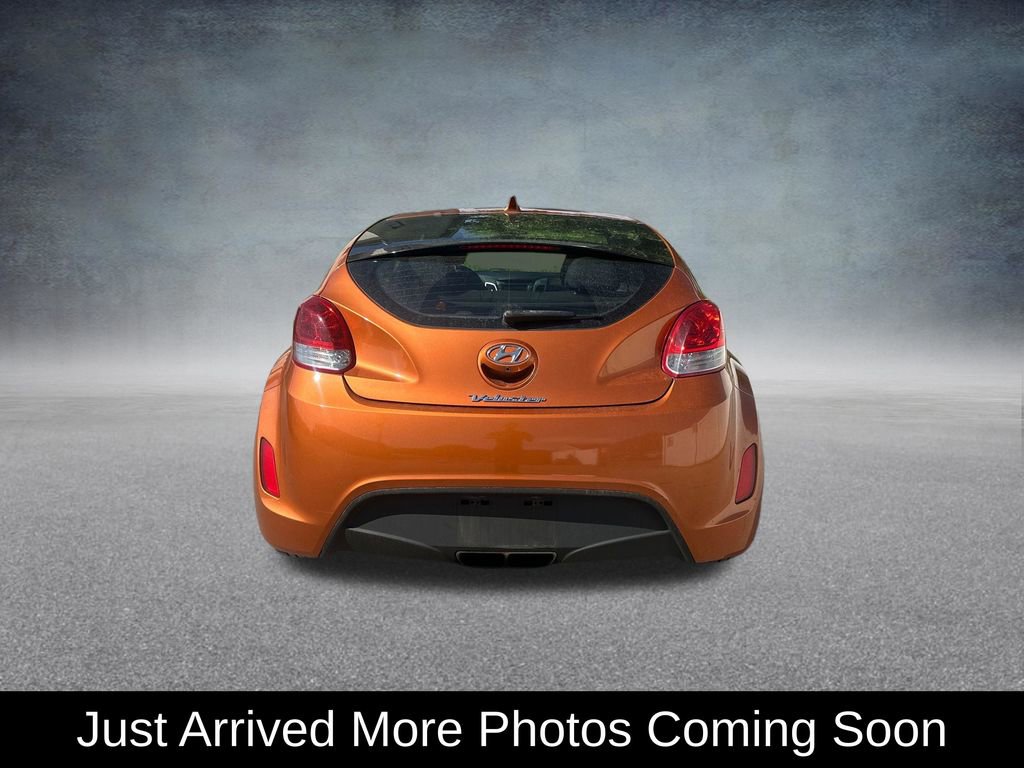 Used 2015 Hyundai Veloster FWD image 2
