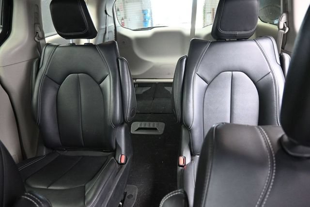 Used 2024 Chrysler Pacifica Limited FWD image 39
