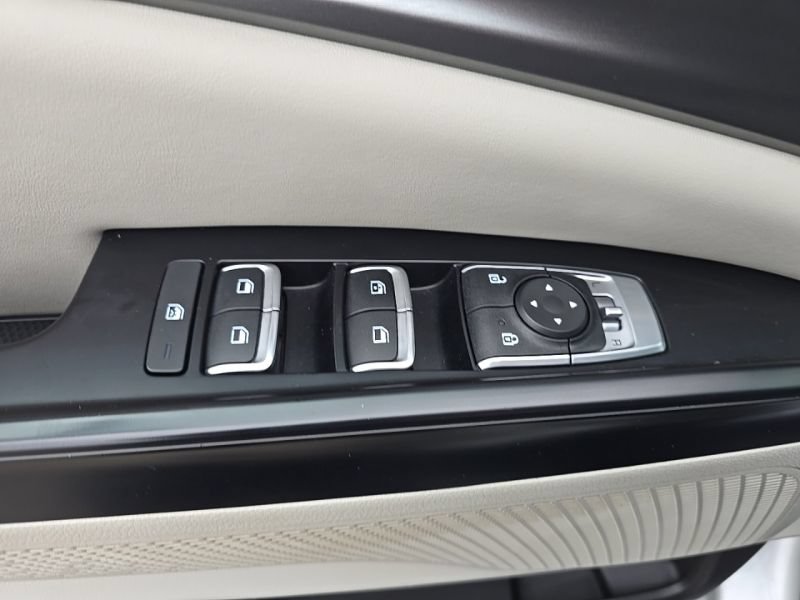 Certified 2022 Kia Carnival LX FWD image 22