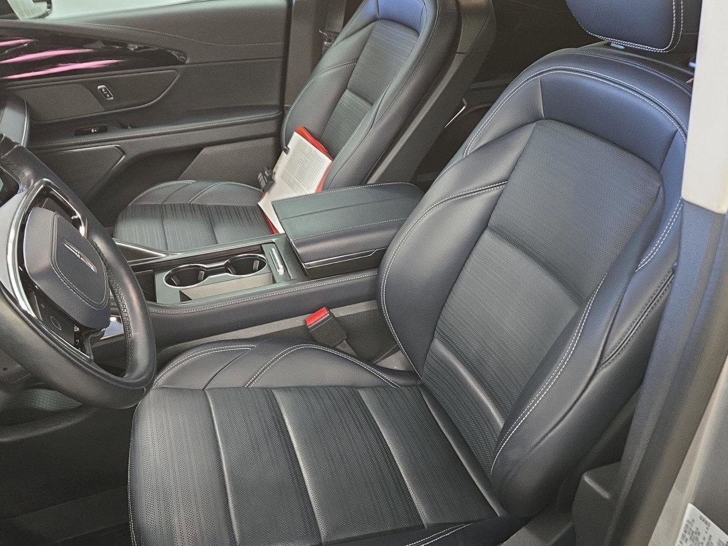 Used 2024 Lincoln Nautilus Reserve image 6