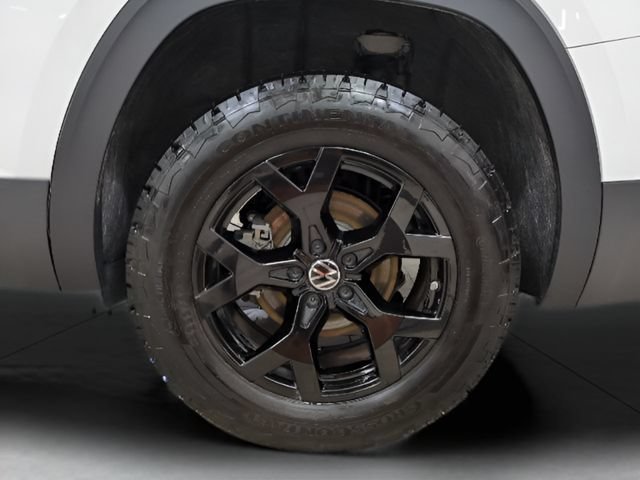 Used 2025 Volkswagen Atlas Peak Edition SE AWD/4WD image 29