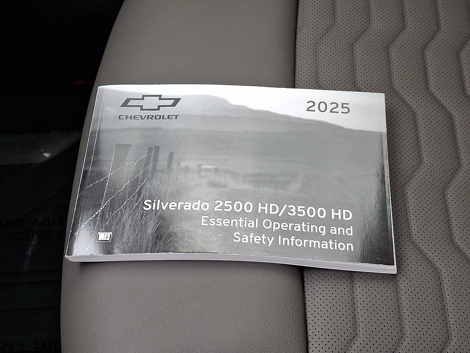 Used 2025 Chevrolet Silverado 2500 ZR2 w/ Technology Package AWD/4WD image 29