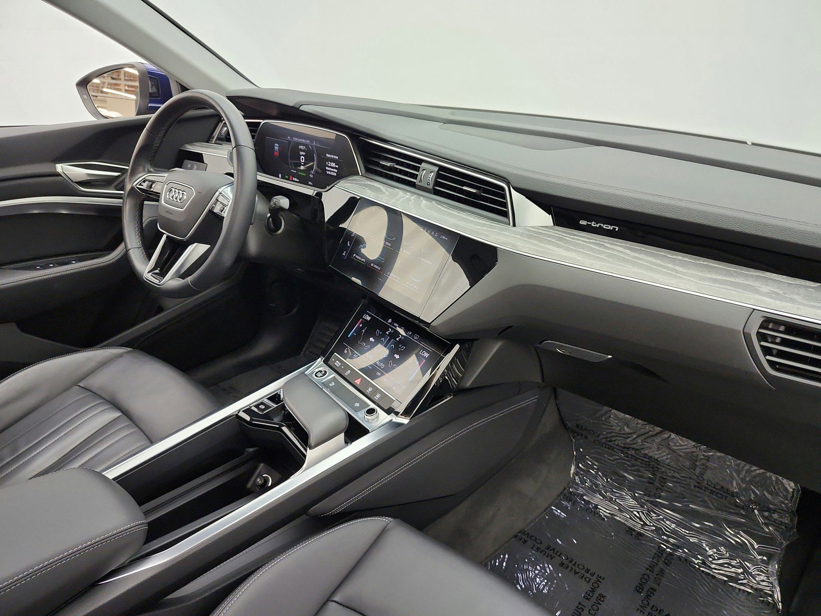 Used 2022 Audi e-tron Premium AWD/4WD image 29