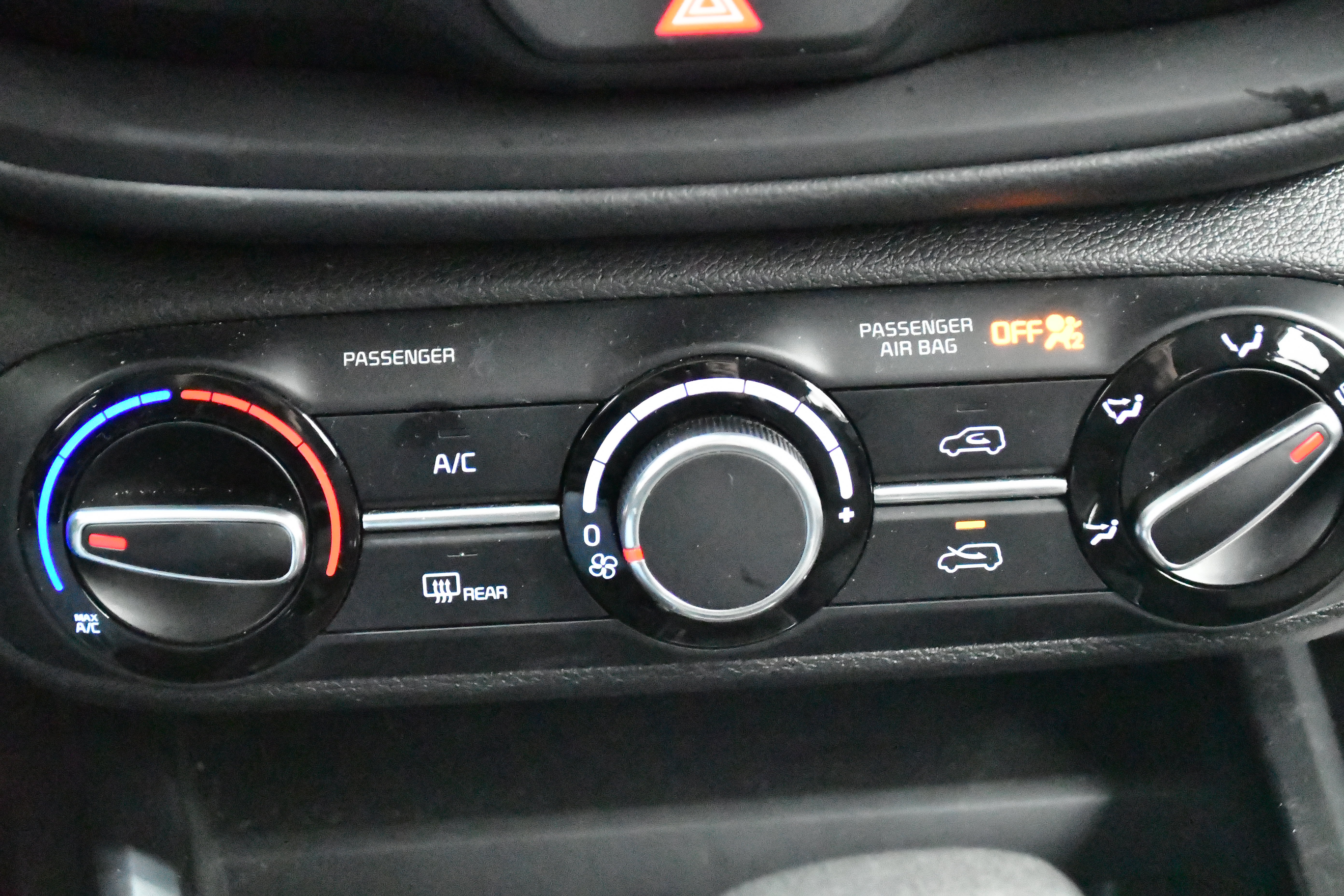 Used 2025 Kia Soul LX w/ LX Technology Package FWD image 27