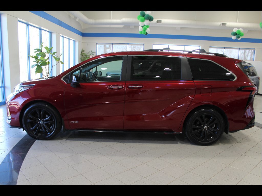 Used 2021 Toyota Sienna XSE w/ XSE Plus Package FWD image 8