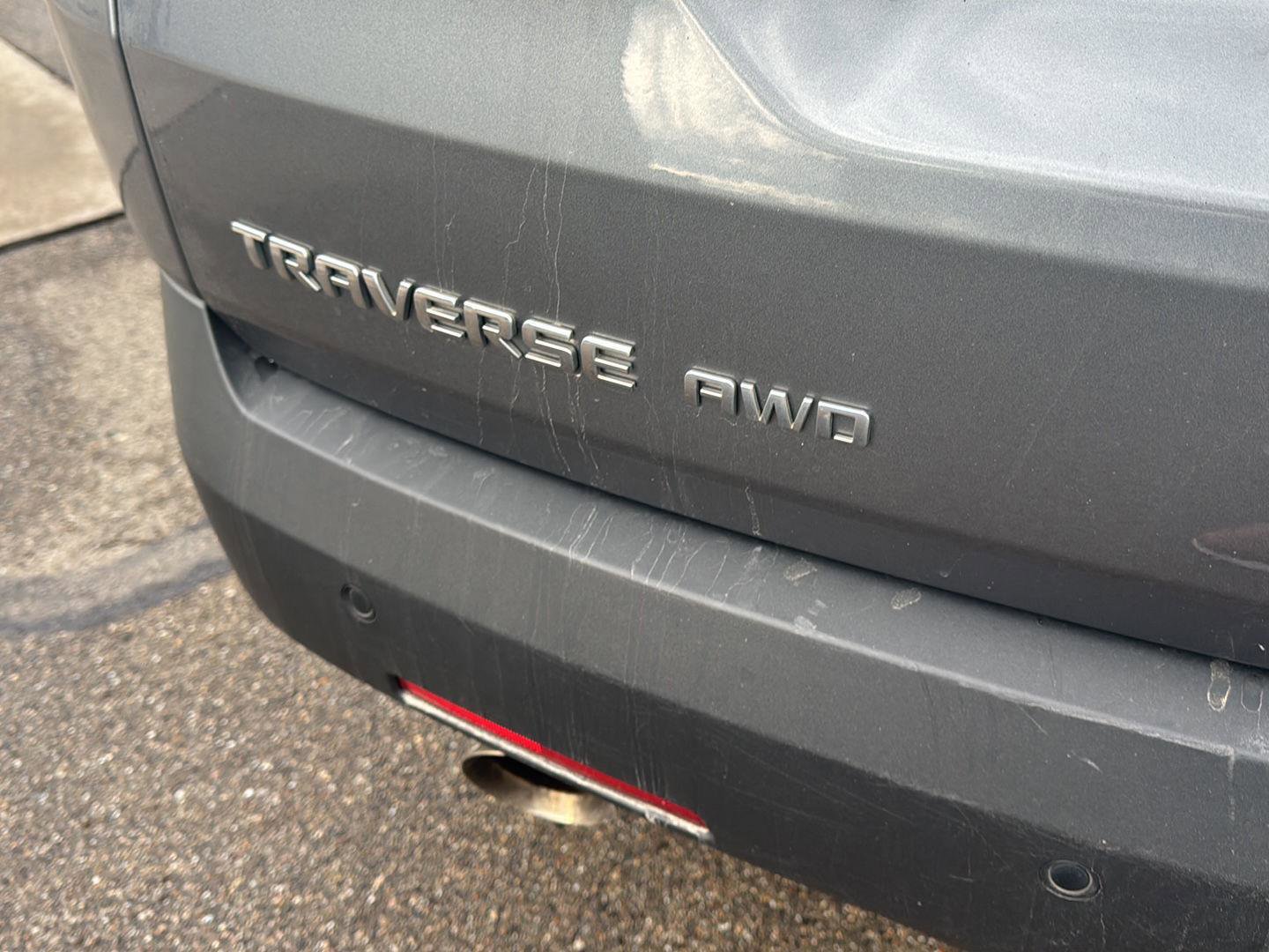 Used 2020 Chevrolet Traverse LT w/ LPO, Black Accent Package image 5