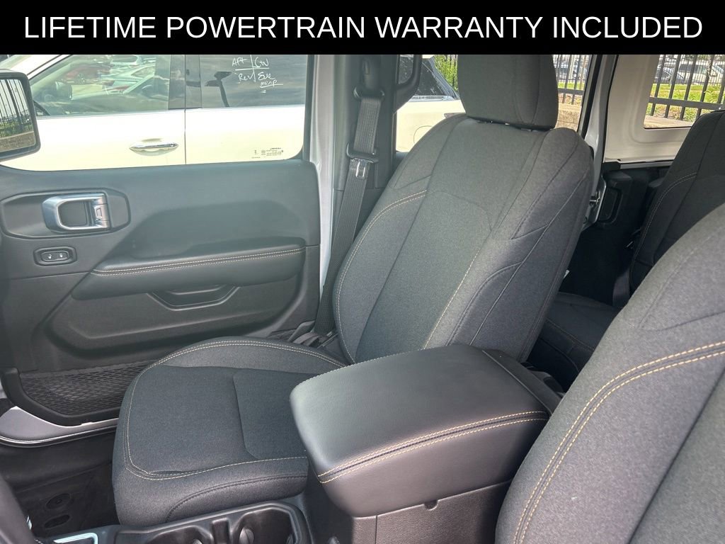 Used 2024 Jeep Wrangler Unlimited Sahara w/ Technology Group AWD/4WD image 14