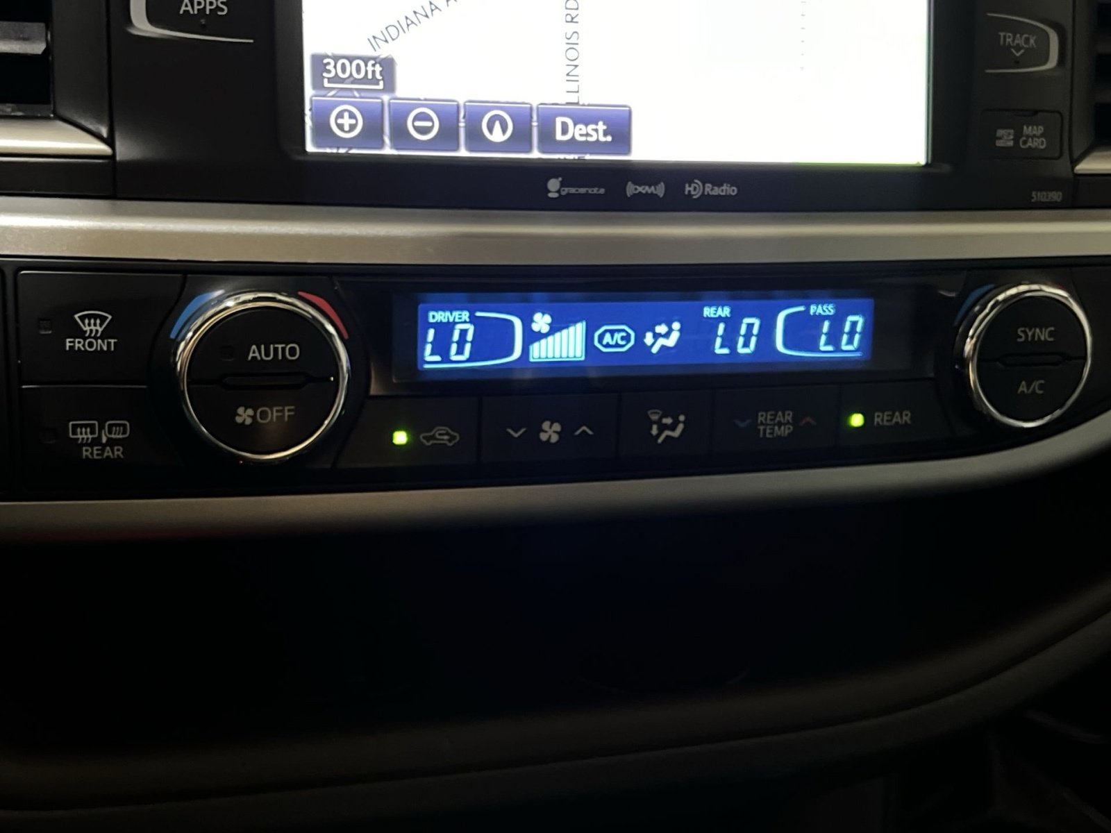 Used 2019 Toyota Highlander XLE AWD/4WD image 31