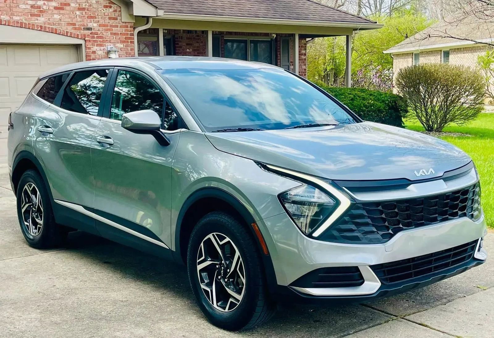Used 2023 Kia Sportage LX image 10