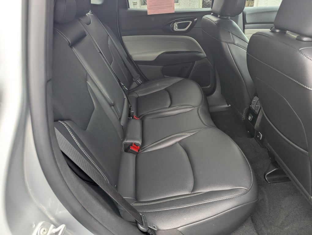 Used 2025 Jeep Compass Limited AWD/4WD image 11
