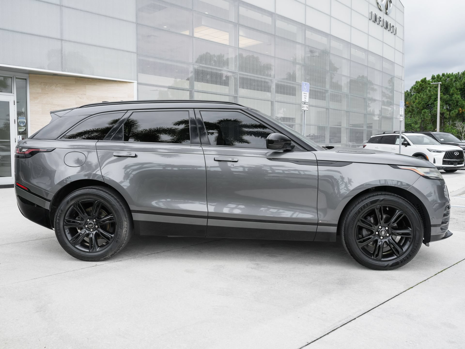 Used 2019 Land Rover Range Rover Velar R-Dynamic SE AWD/4WD image 25