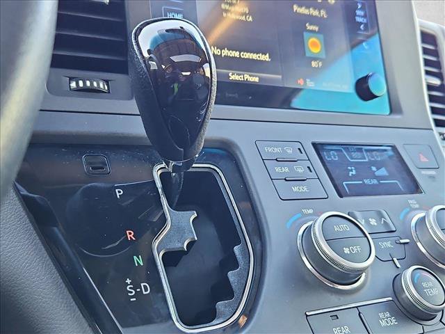 Used 2017 Toyota Sienna XLE FWD image 9