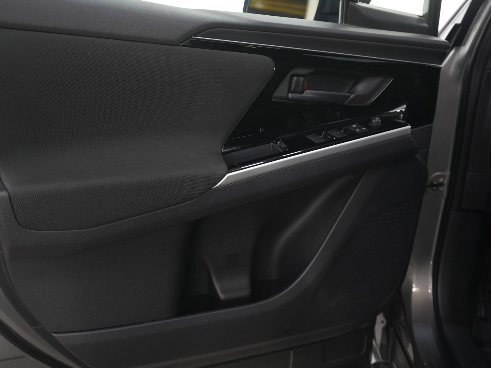 Used 2024 Subaru Solterra Premium image 17