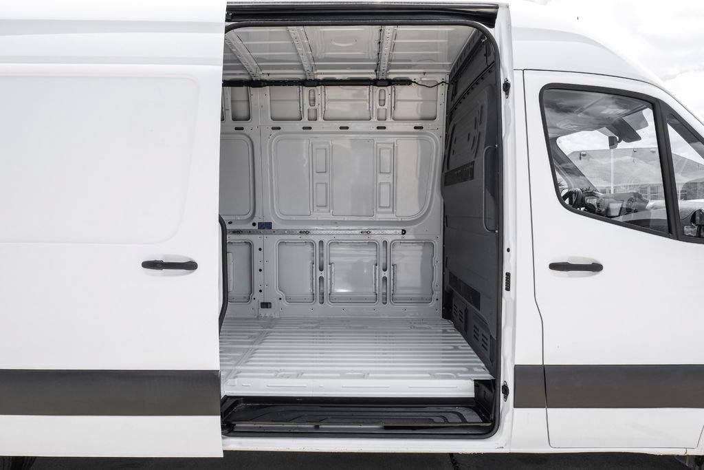 Used 2019 Mercedes-Benz Sprinter 170 Cargo image 28