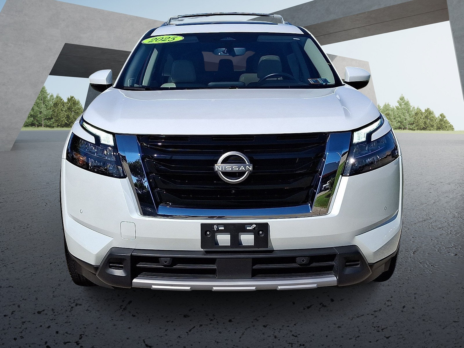 Used 2025 Nissan Pathfinder SL w/ SL Premium Package AWD/4WD image 2
