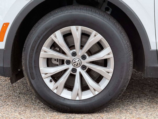 Used 2018 Volkswagen Tiguan SE AWD/4WD image 9