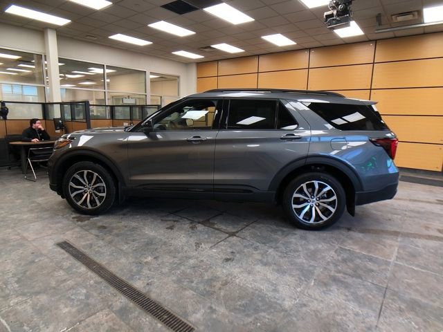 New 2026 Ford Explorer ST-Line image 4