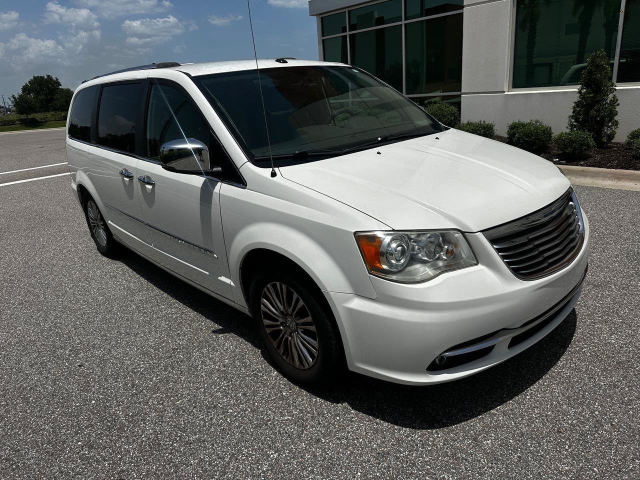 Used 2011 Chrysler Town & Country Limited FWD image 3