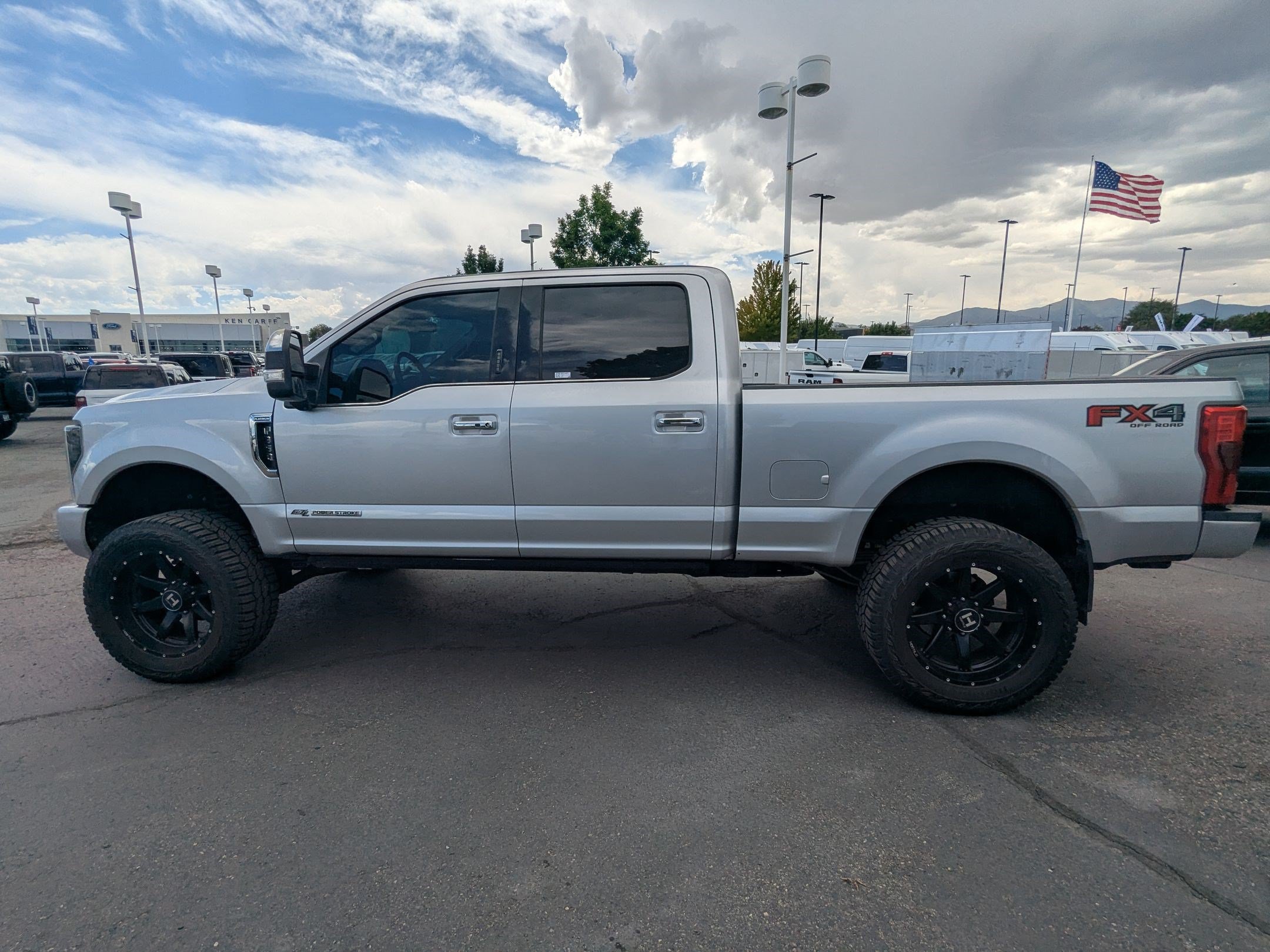 Used 2019 Ford F350 Platinum w/ Platinum Ultimate Package AWD/4WD image 9