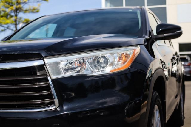 Used 2014 Toyota Highlander LE AWD/4WD image 8