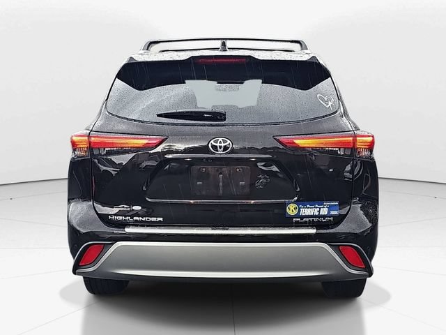 Used 2021 Toyota Highlander Platinum FWD image 4