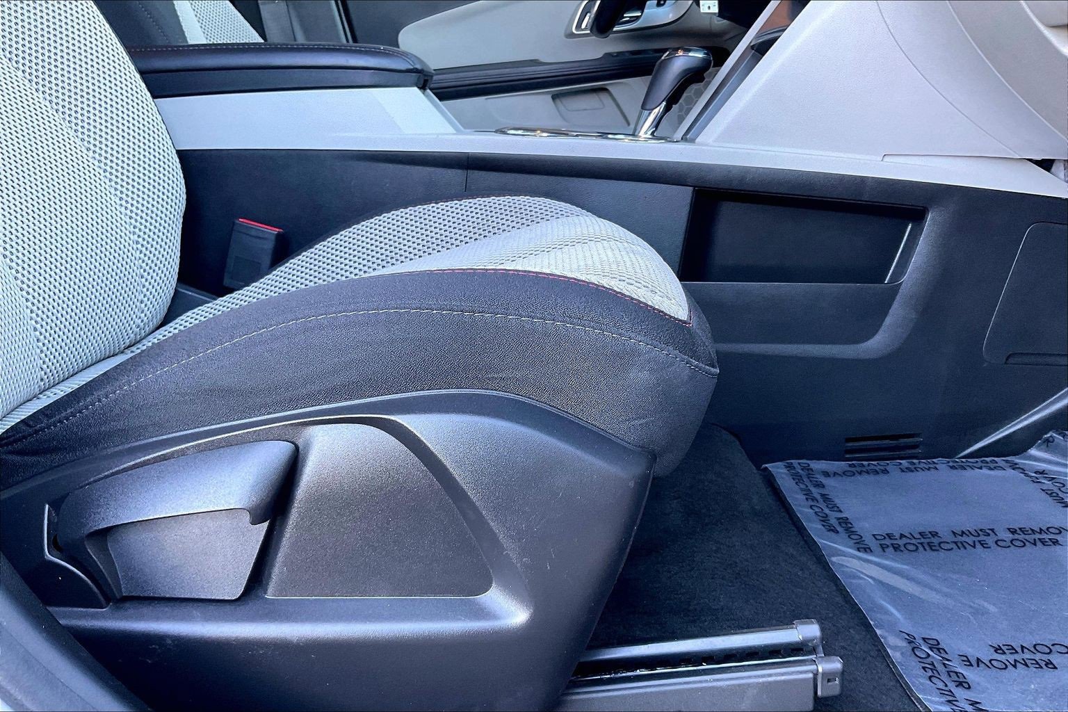 Used 2017 Chevrolet Equinox LT w/ Driver Confidence Package II image 21