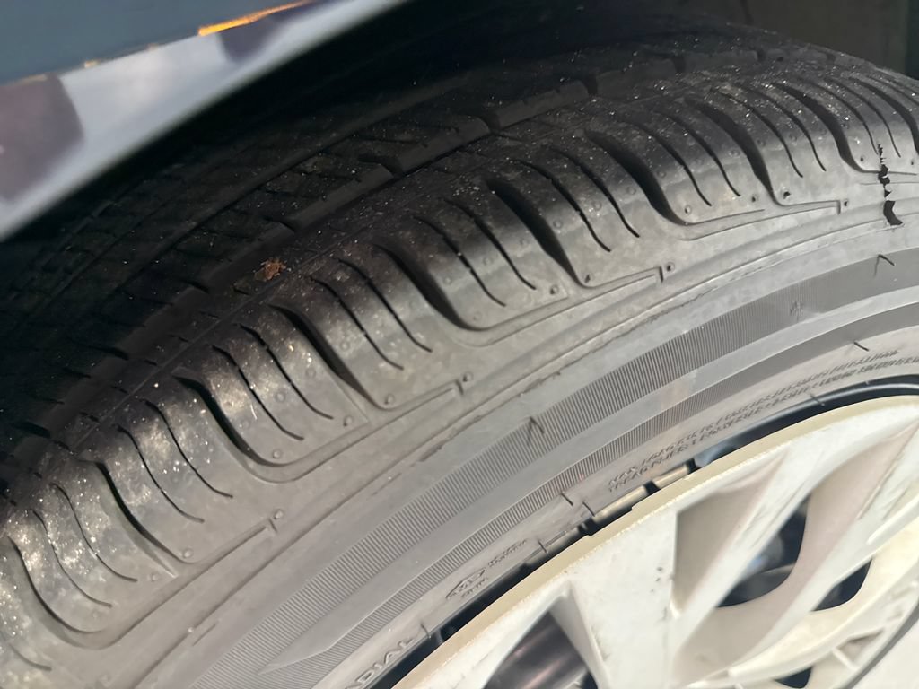 Used 2018 Toyota Corolla LE FWD image 43