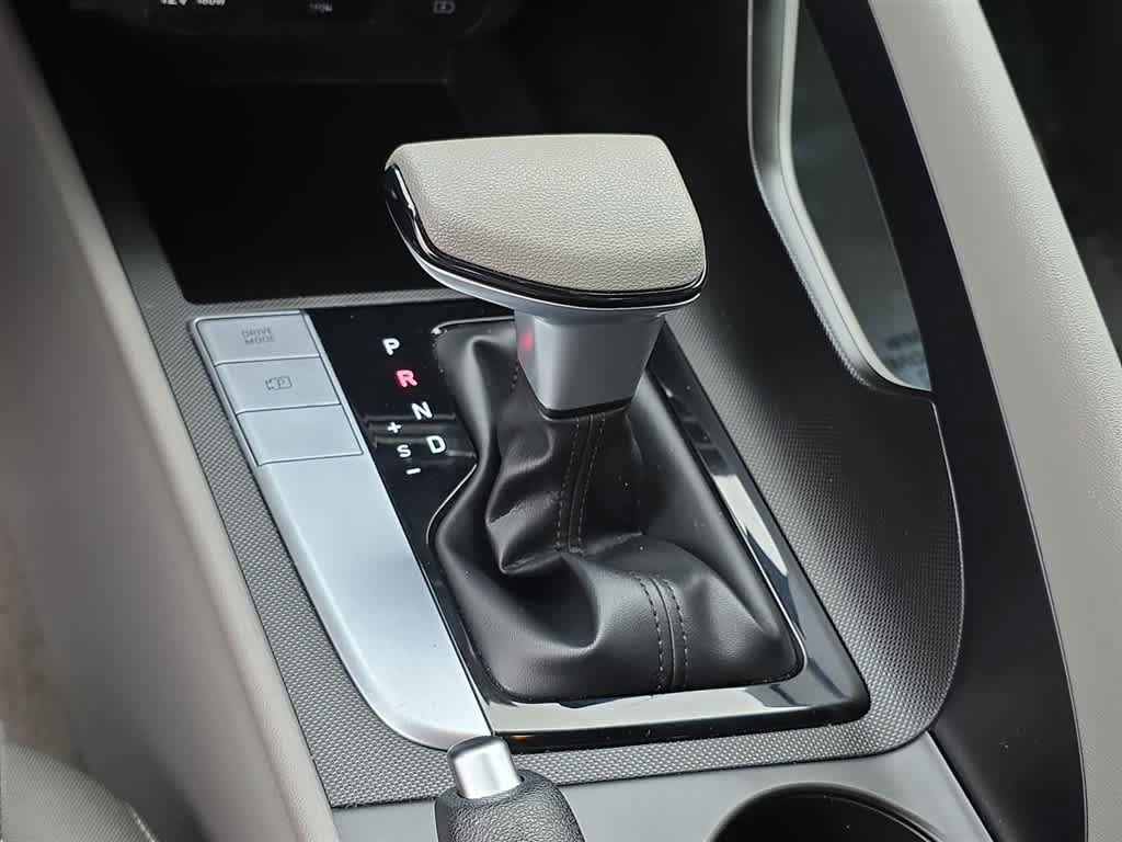 Used 2024 Hyundai Elantra SEL FWD image 24