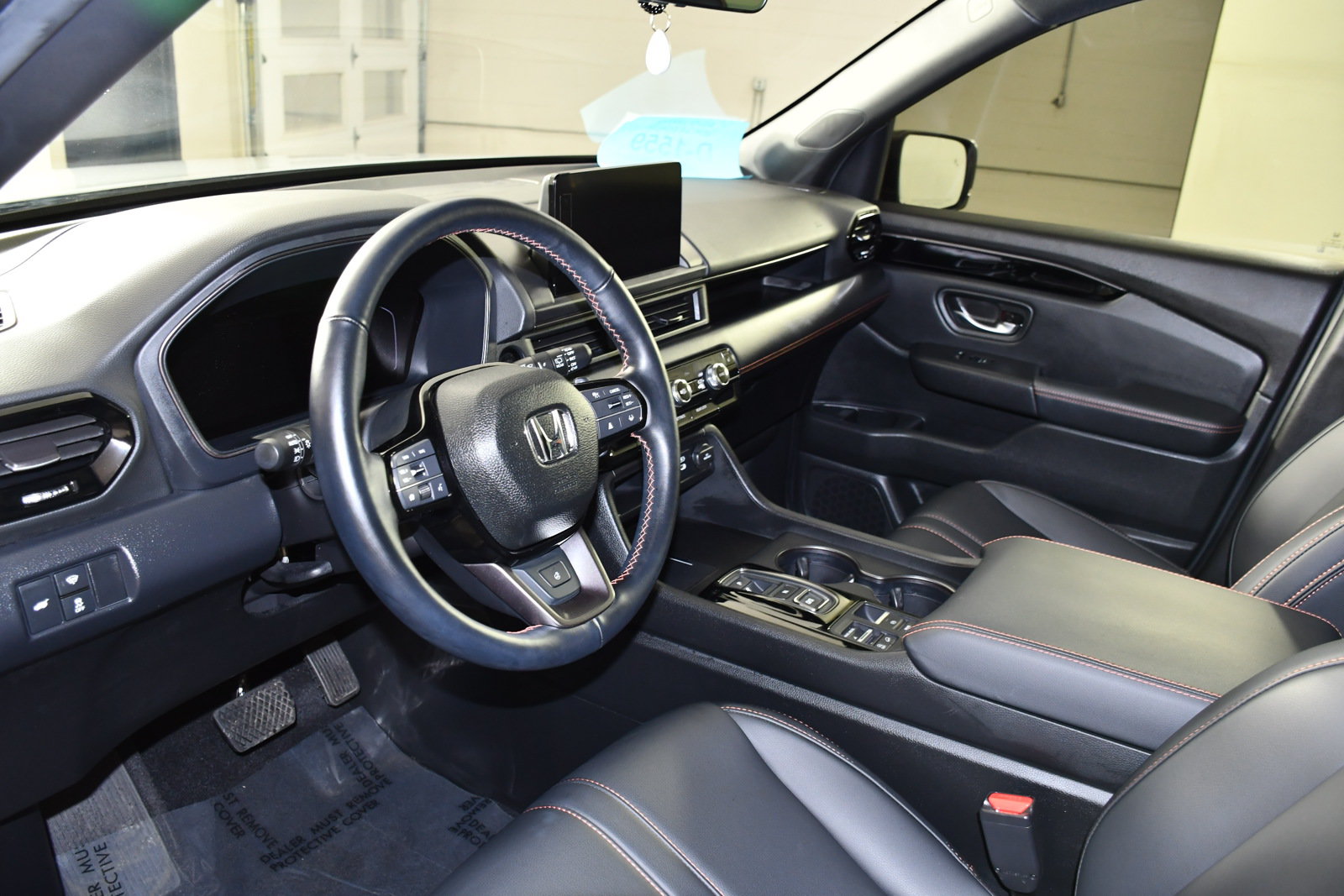 Used 2025 Honda Pilot TrailSport image 2