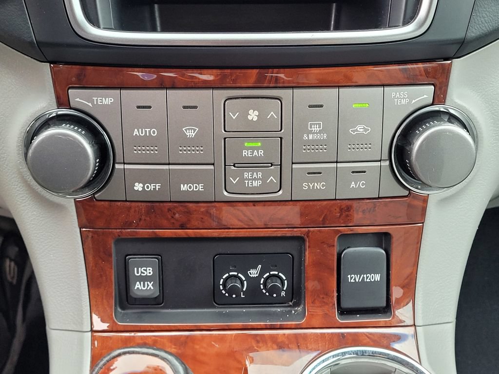 Used 2013 Toyota Highlander Limited AWD/4WD image 19