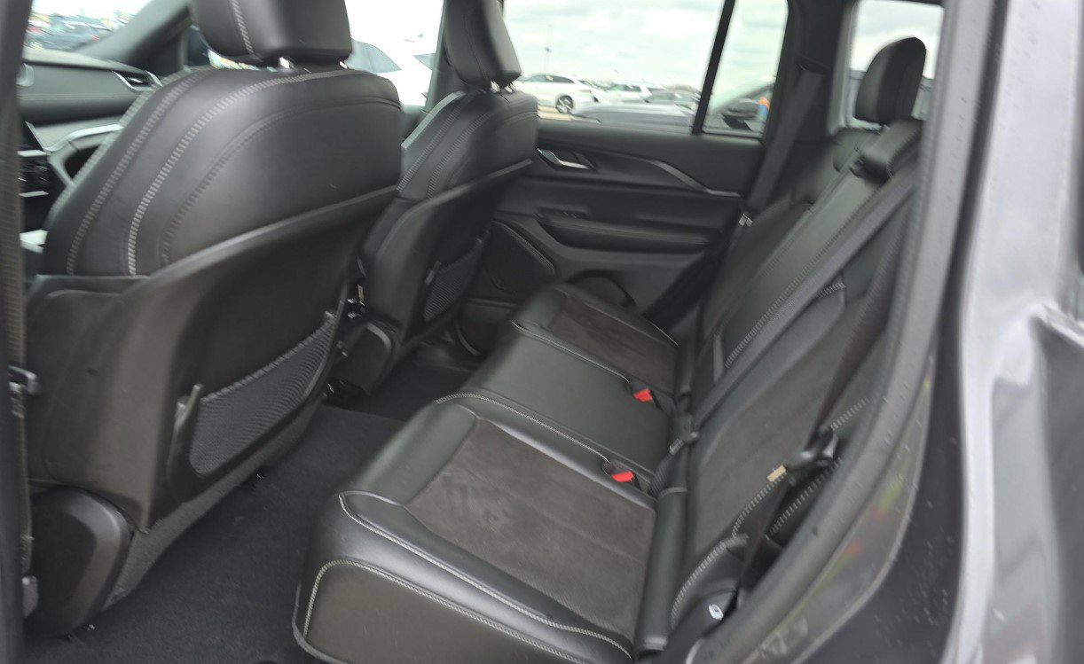 Used 2024 Jeep Grand Cherokee Altitude AWD/4WD image 10