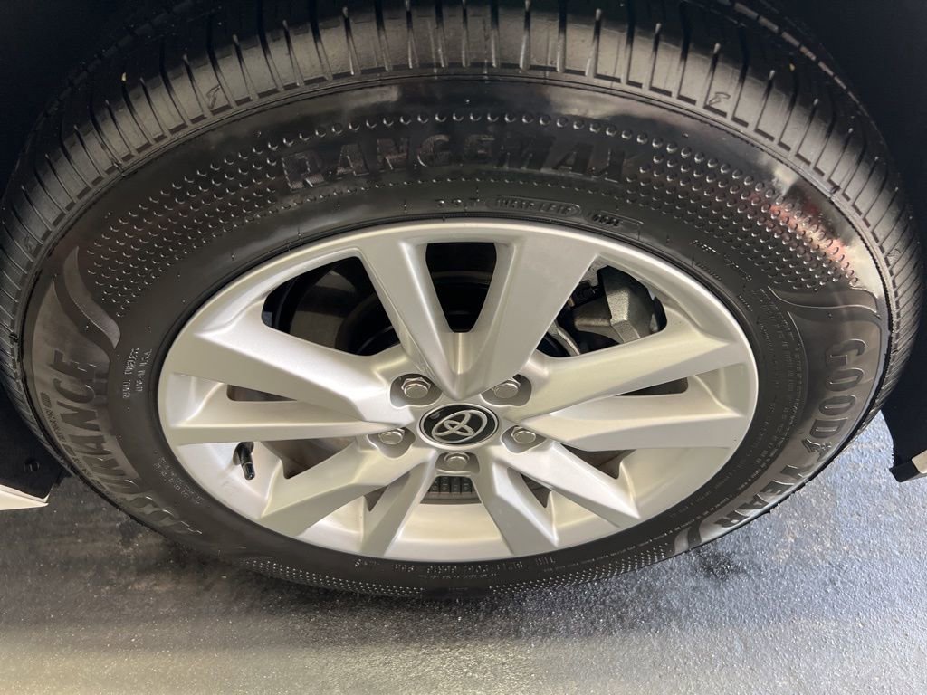 Used 2025 Toyota Camry LE image 33