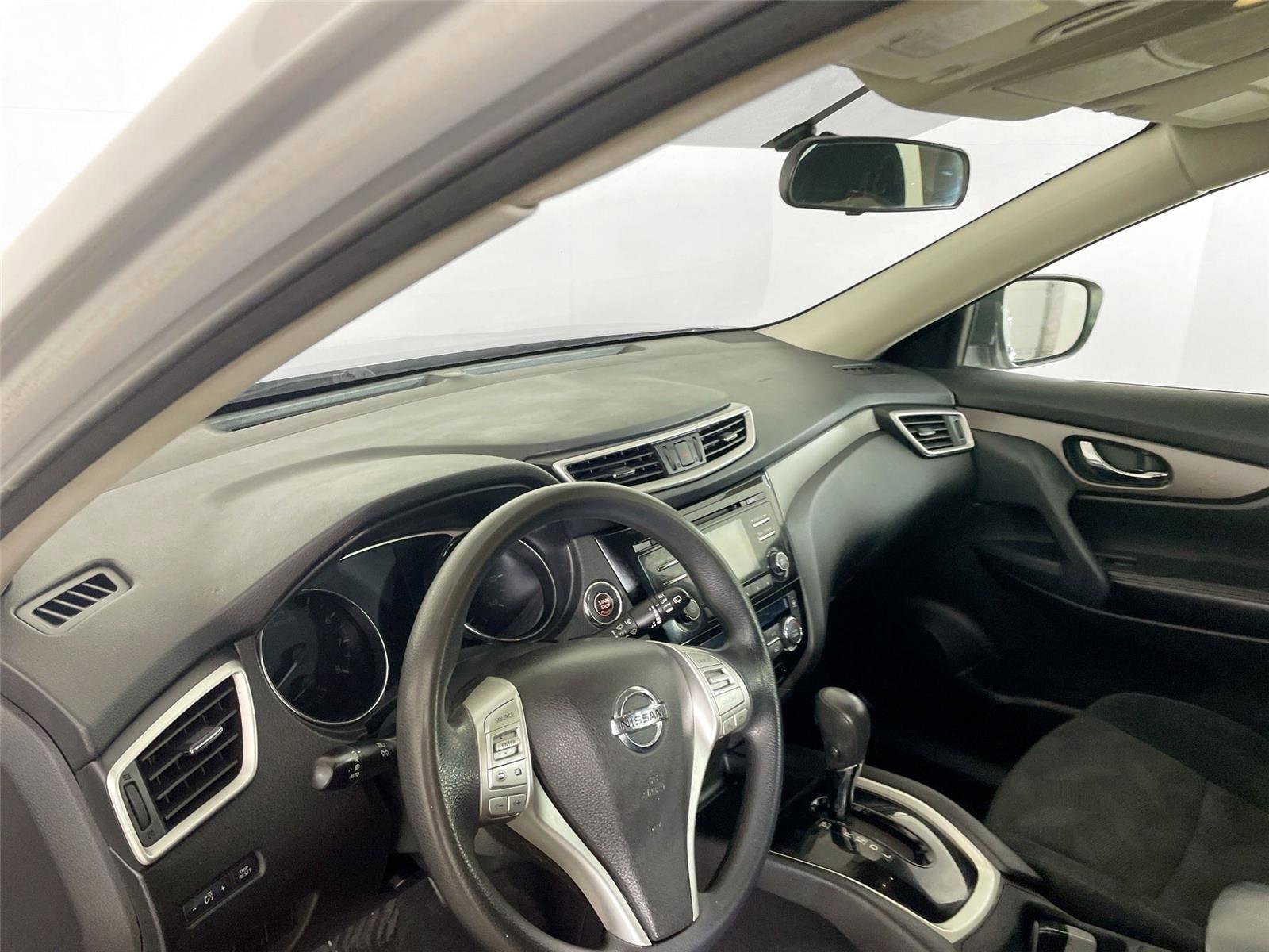 Used 2014 Nissan Rogue SV FWD image 22