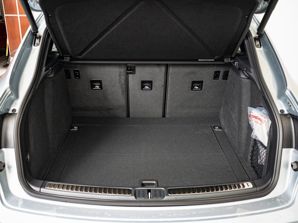 Used 2025 Porsche Macan image 18